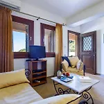 Naiades - Serene Getaway Near Apartment *