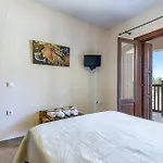 Naiades - Serene Getaway Near Apartment *