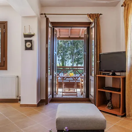 Naiades - Serene Getaway Near